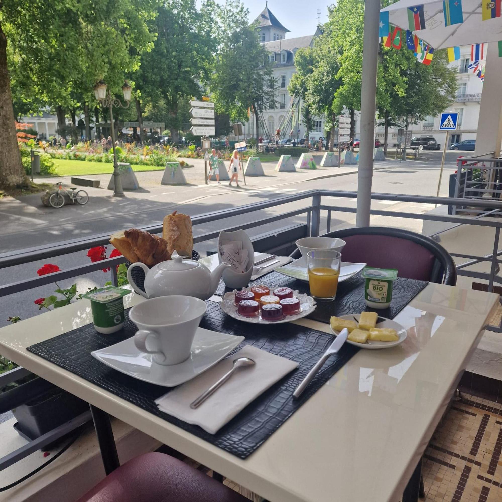 Royal Luchon Aparthotel Bagnères-de-Luchon Kültér fotó